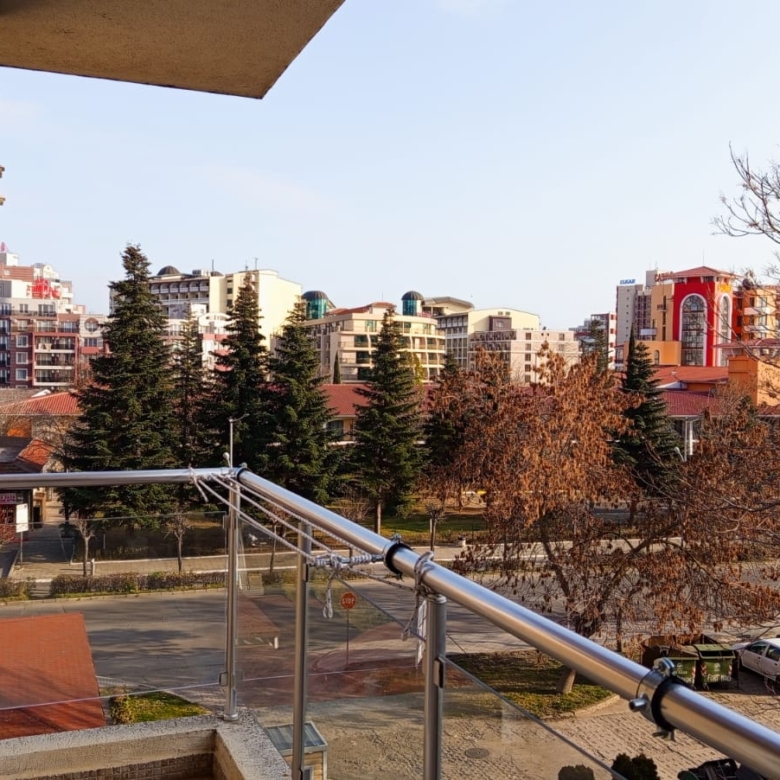Трехкомнатная квартира в к-с Flores Park