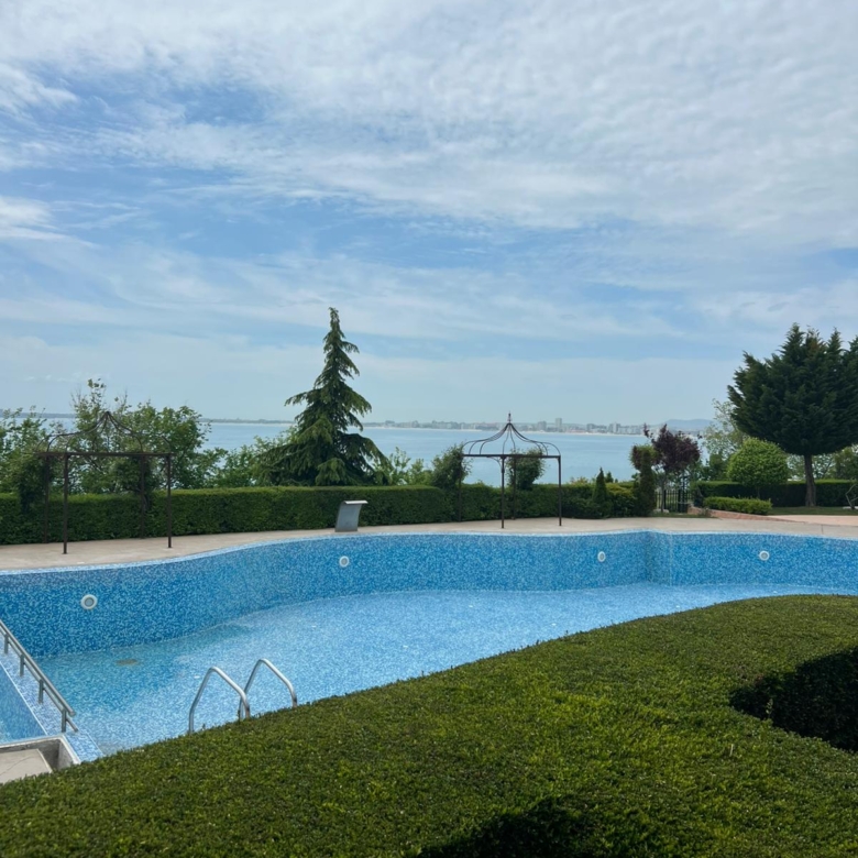 Трехкомнатная квартира в комплексе Royal Bay 1
