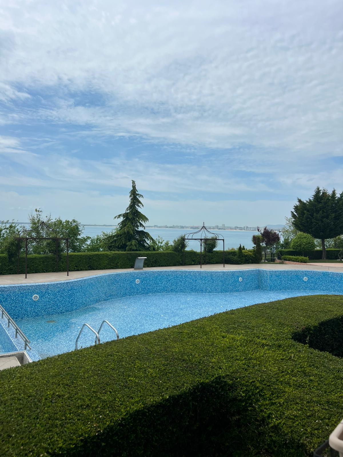 Трехкомнатная квартира в комплексе Royal Bay 1