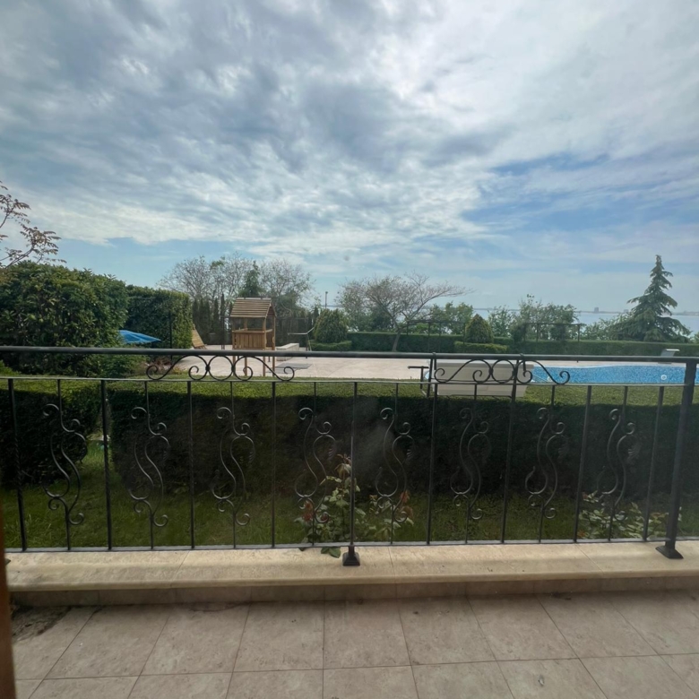 Трехкомнатная квартира в комплексе Royal Bay 1