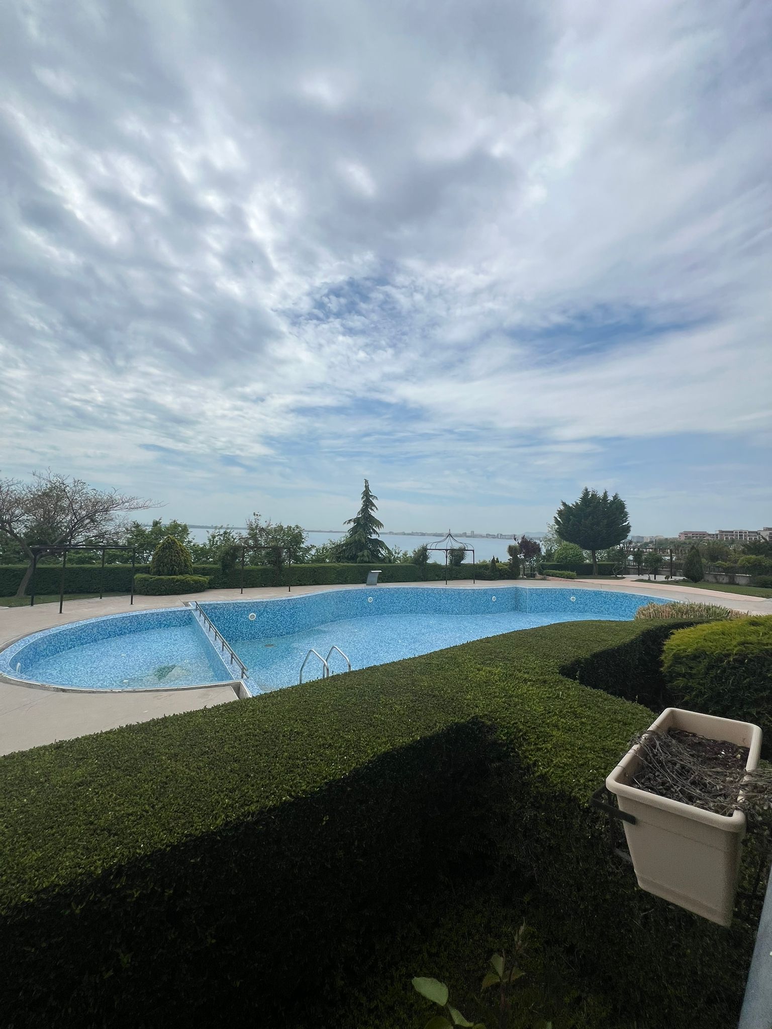 Трехкомнатная квартира в комплексе Royal Bay 1