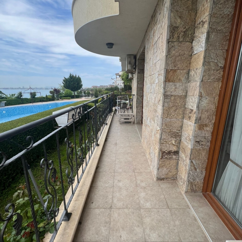 Трехкомнатная квартира в комплексе Royal Bay 1