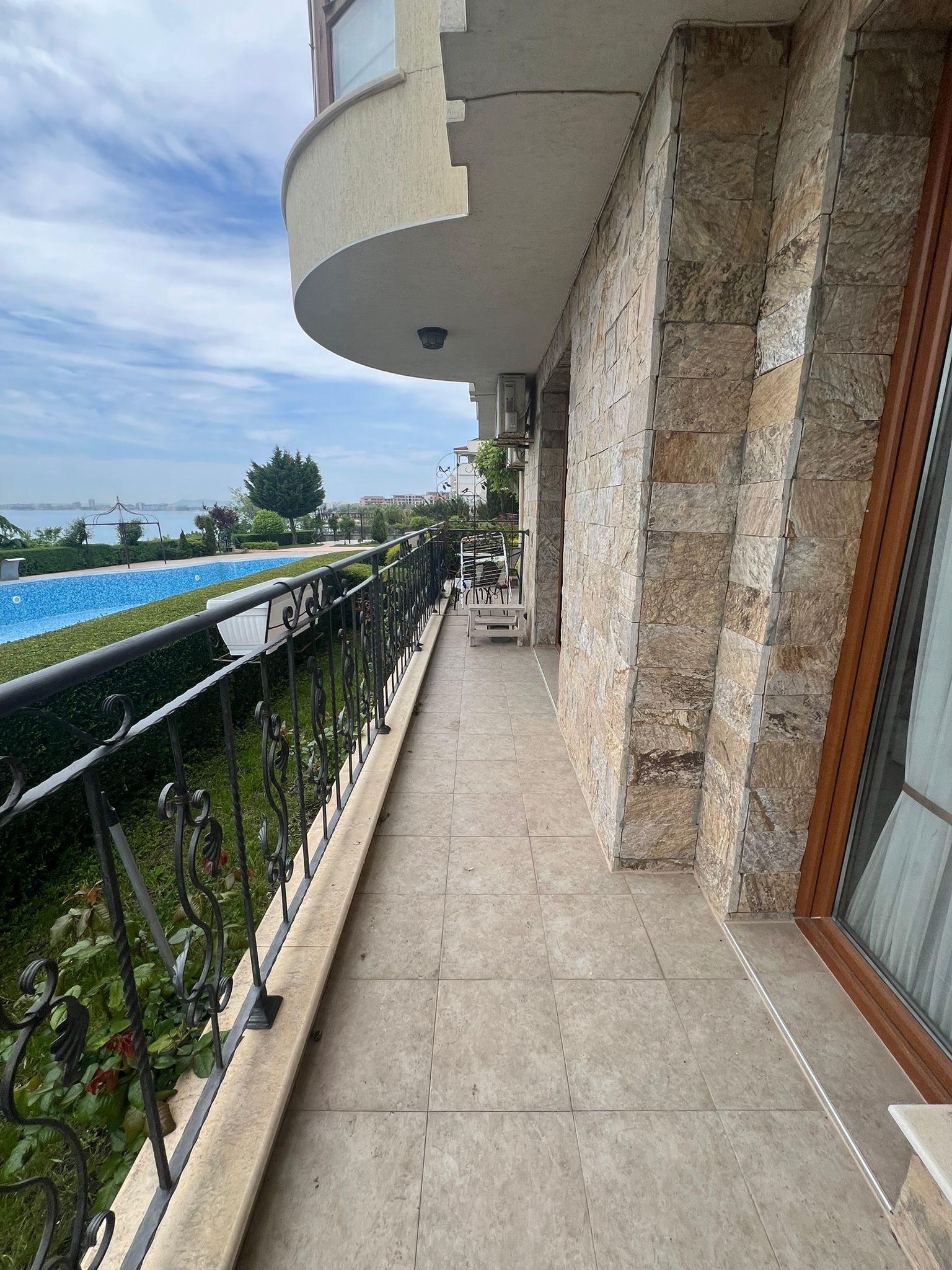 Трехкомнатная квартира в комплексе Royal Bay 1