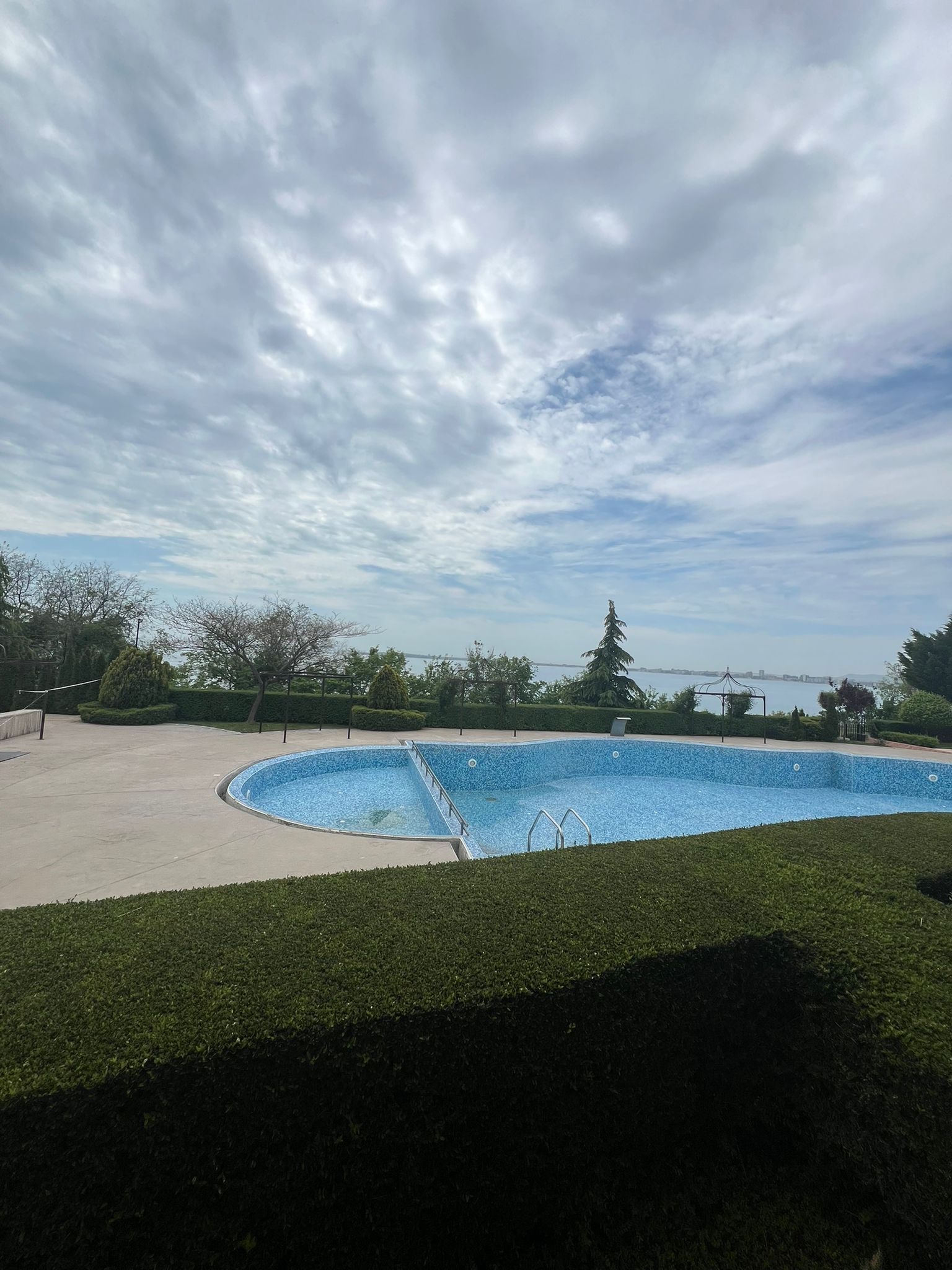 Трехкомнатная квартира в комплексе Royal Bay 1