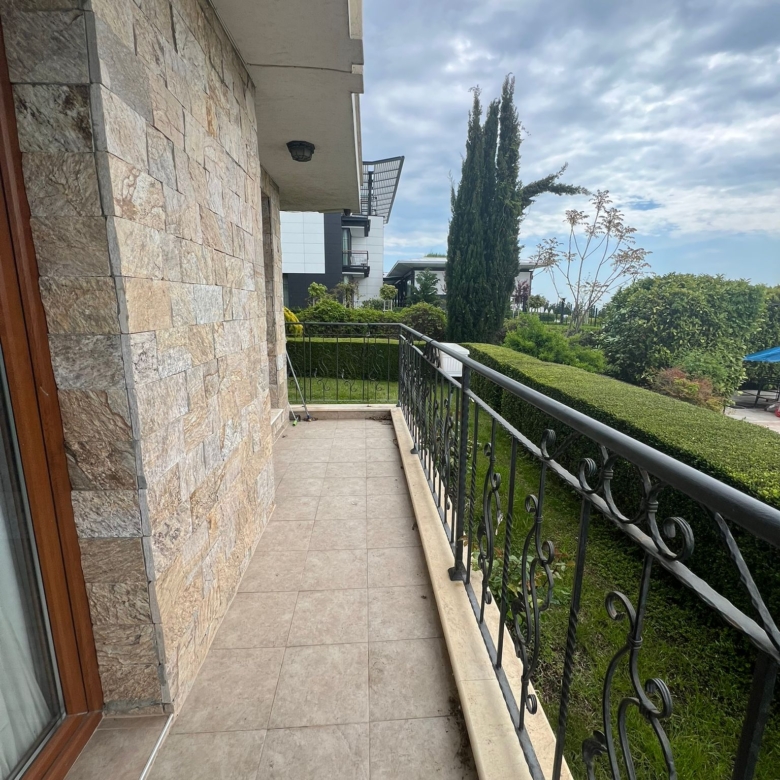 Трехкомнатная квартира в комплексе Royal Bay 1