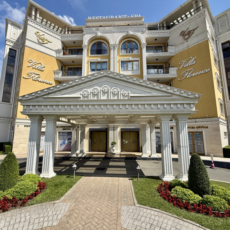 Трехкомнатная квартира в к-с Villa Florence
