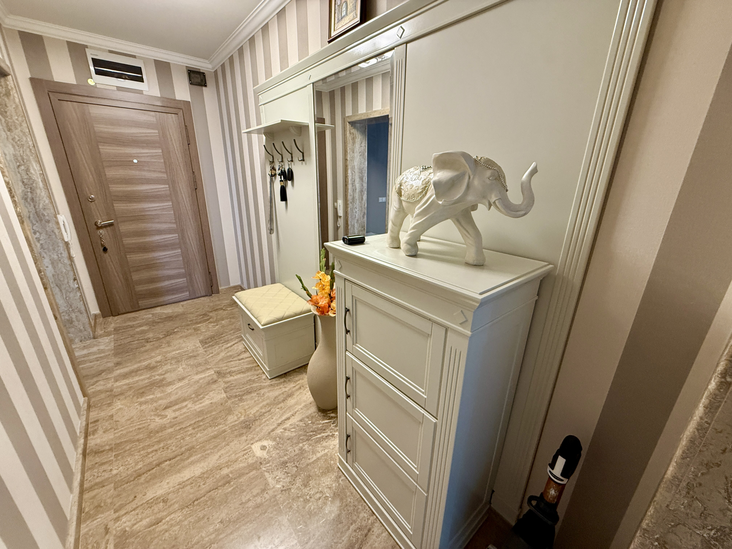 Трехкомнатная квартира в к-с Villa Florence