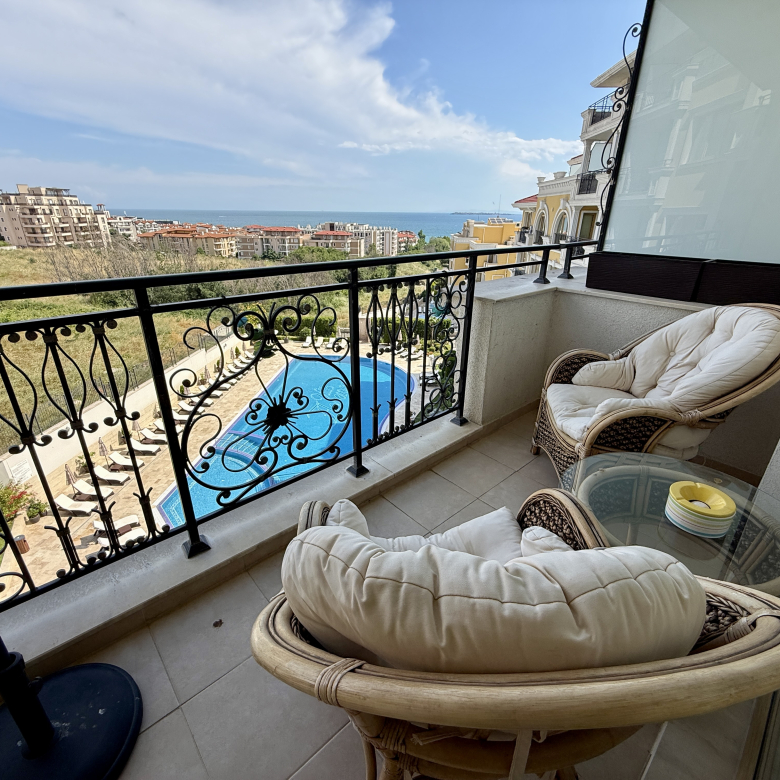 Трехкомнатная квартира в к-с Villa Florence