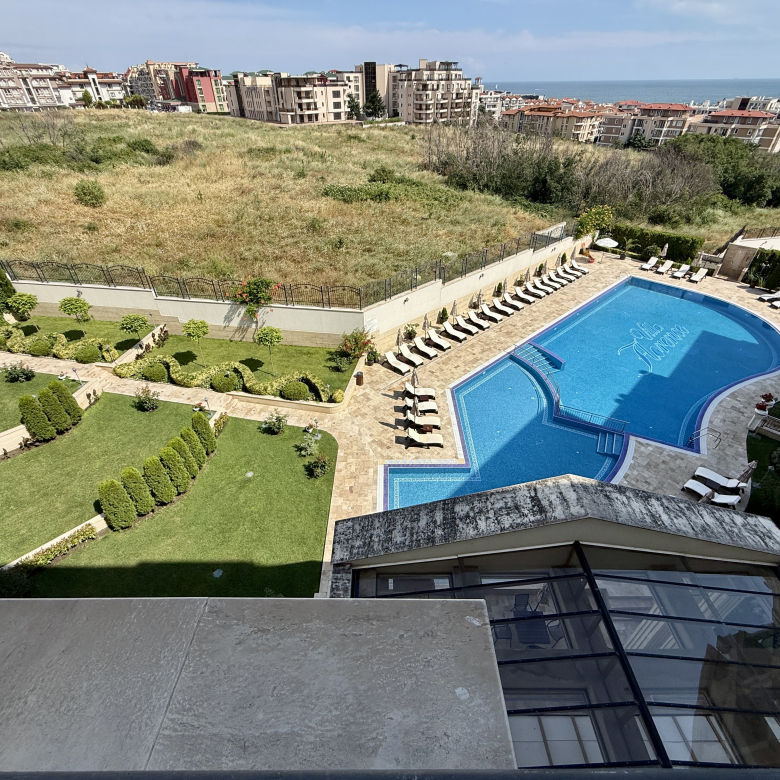 Трехкомнатная квартира в к-с Villa Florence