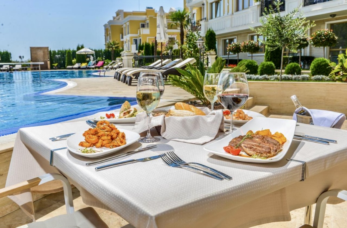 Трехкомнатная квартира в к-с Villa Florence