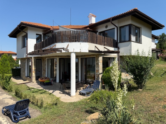 Двухэтажный дом в комплексе Bay View Villas