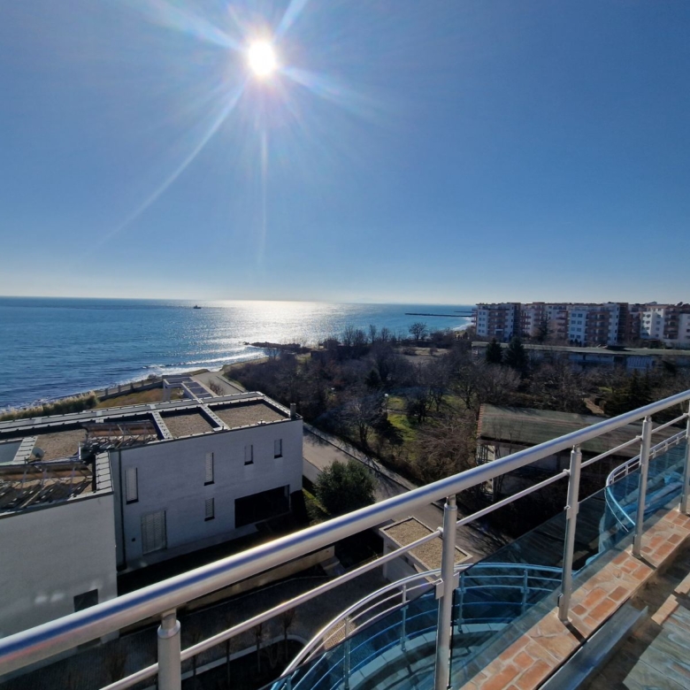 Трехкомнатная квартира в к-с Oasis PentHouse