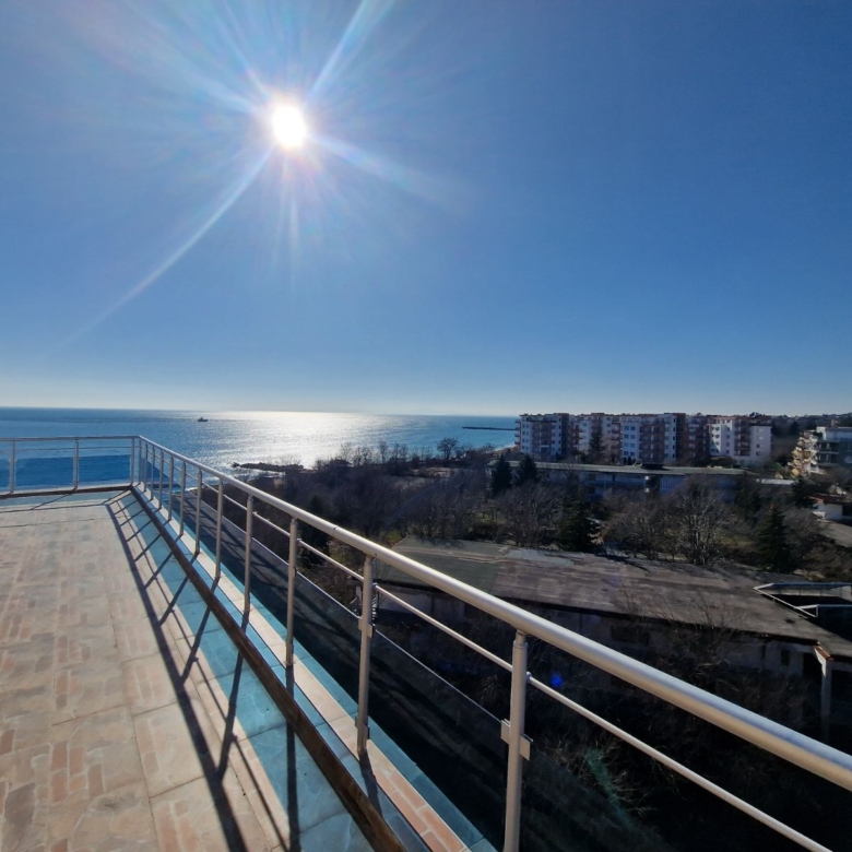 Трехкомнатная квартира в к-с Oasis PentHouse