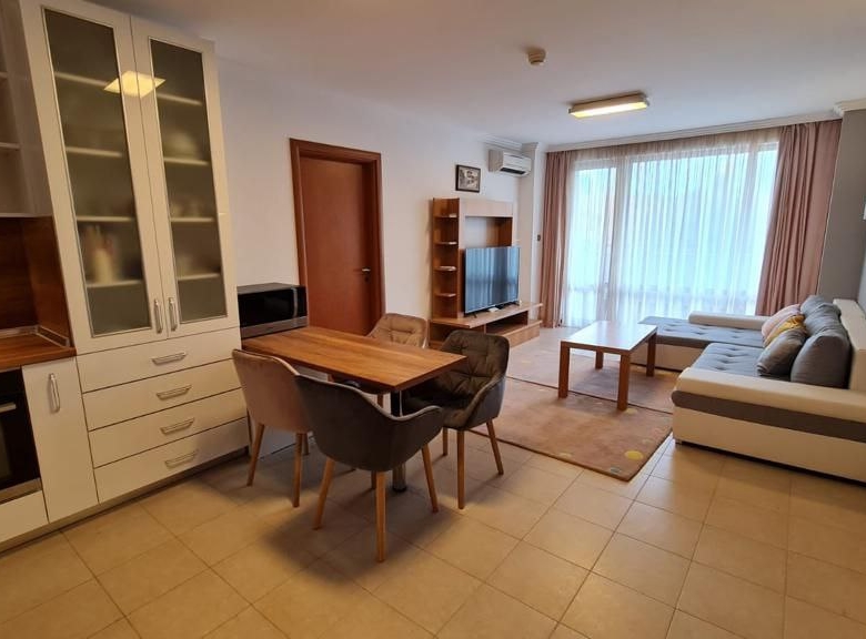 Трехкомнатная квартира в к-с Emerald Resort