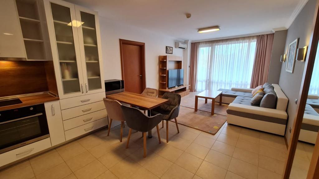 Трехкомнатная квартира в к-с Emerald Resort