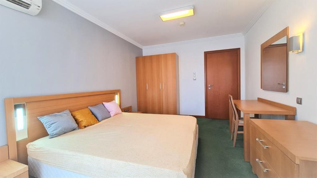Трехкомнатная квартира в к-с Emerald Resort