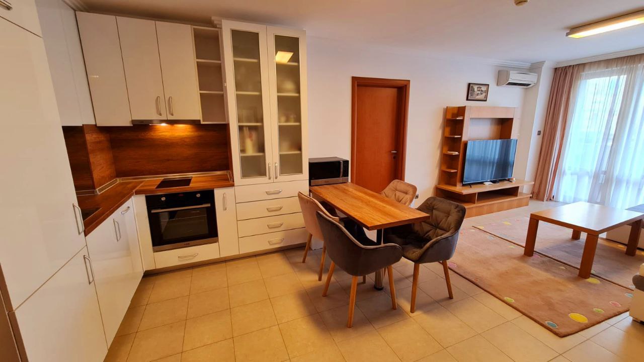 Трехкомнатная квартира в к-с Emerald Resort