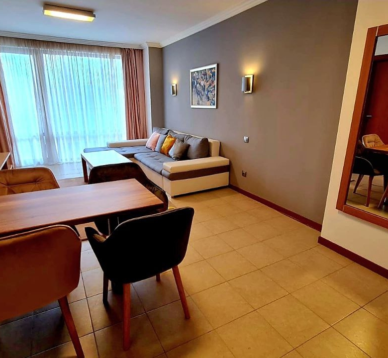Трехкомнатная квартира в к-с Emerald Resort