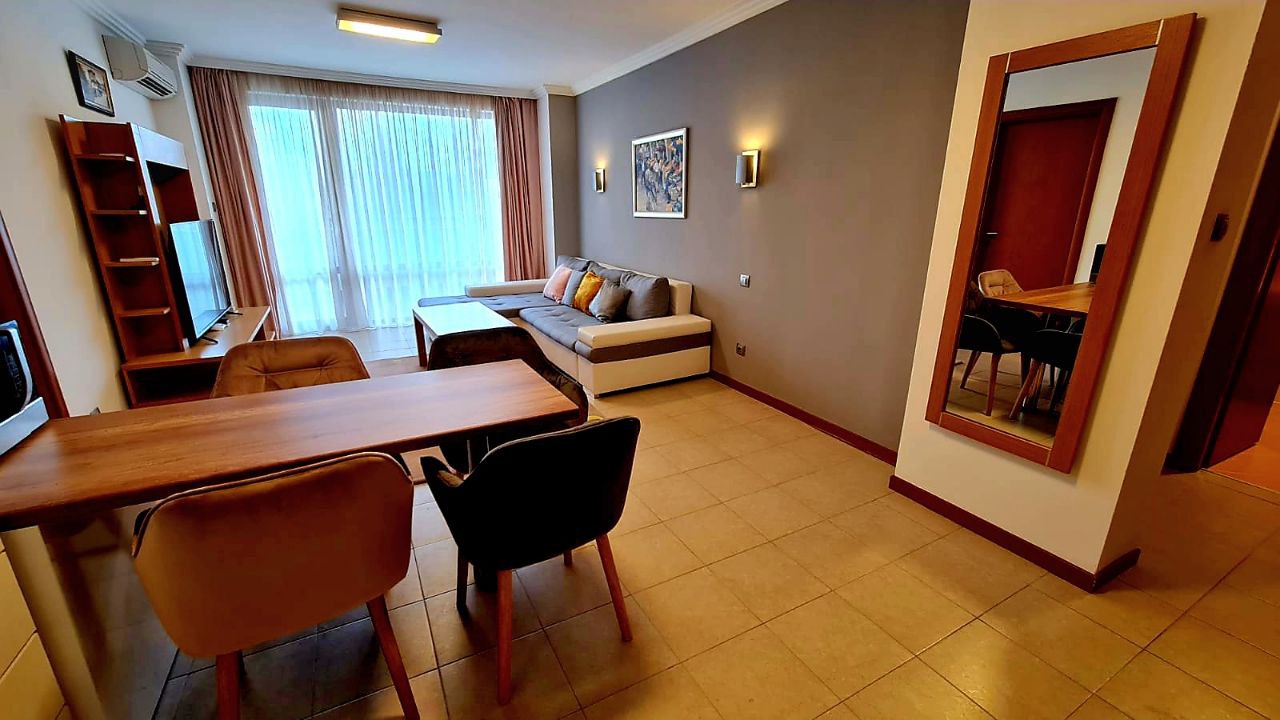 Трехкомнатная квартира в к-с Emerald Resort