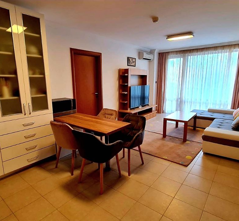 Трехкомнатная квартира в к-с Emerald Resort