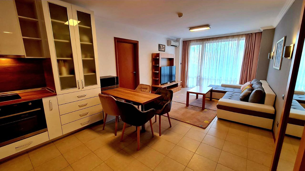 Трехкомнатная квартира в к-с Emerald Resort