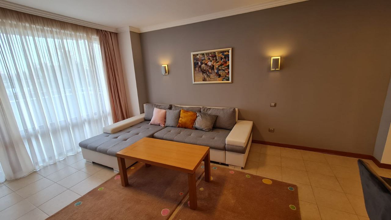 Трехкомнатная квартира в к-с Emerald Resort
