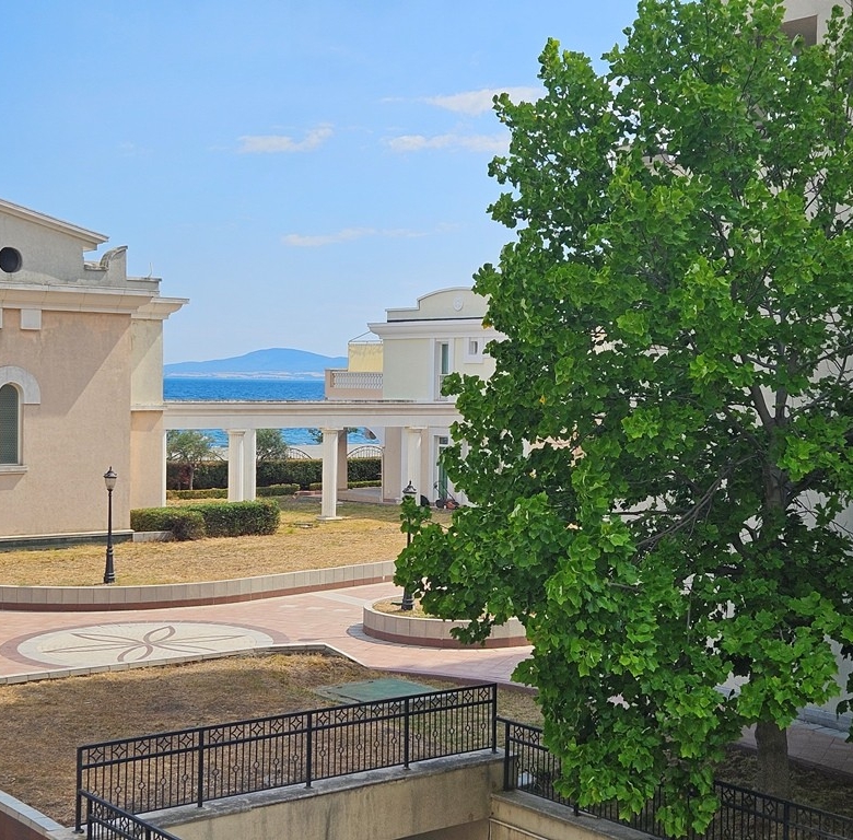 Трехкомнатная квартира в к-с Sunset Resort