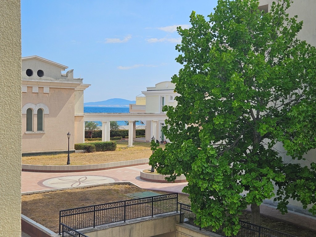Трехкомнатная квартира в к-с Sunset Resort