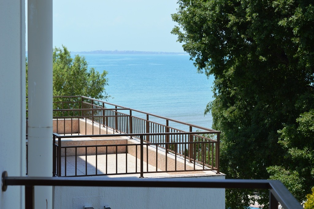 Трехкомнатная квартира в к-с Messambria Fort Beach