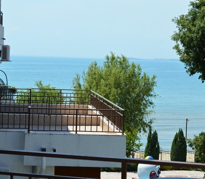 Трехкомнатная квартира в к-с Messambria Fort Beach