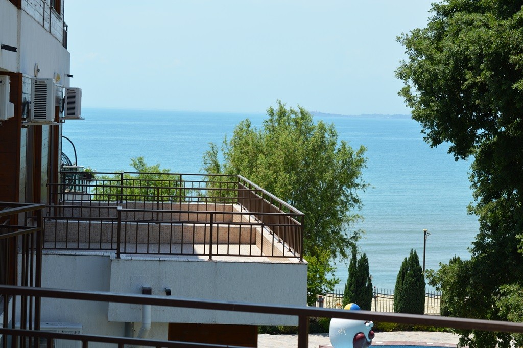 Трехкомнатная квартира в к-с Messambria Fort Beach