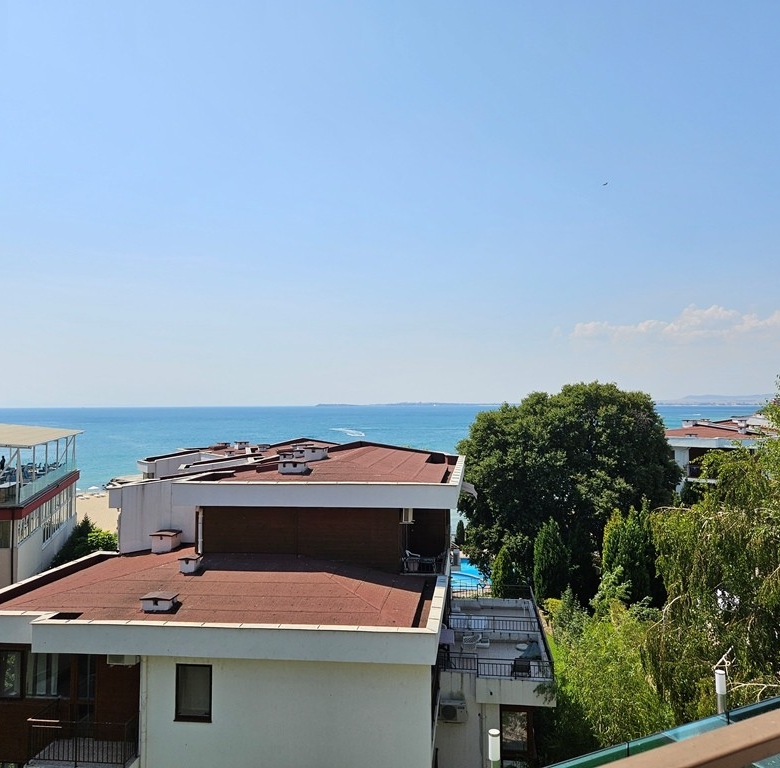 Трехкомнатная квартира в к-с Messambria Fort Beach
