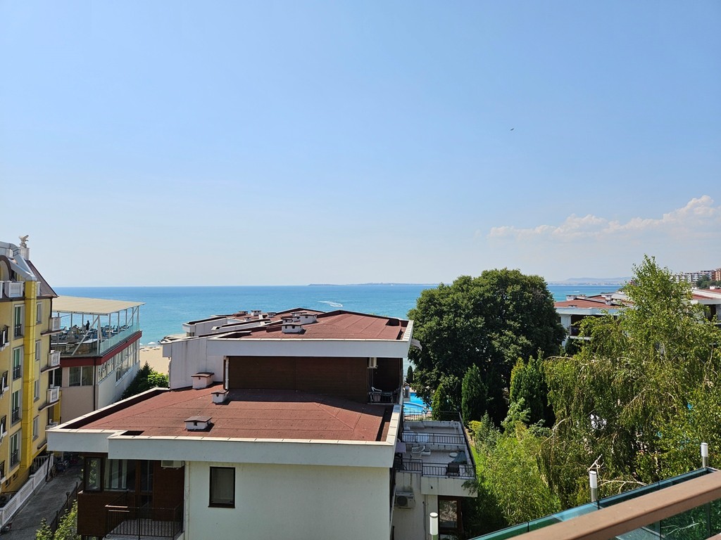 Трехкомнатная квартира в к-с Messambria Fort Beach