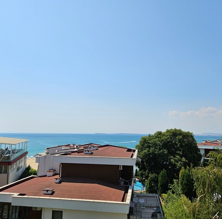 Трехкомнатная квартира в к-с Messambria Fort Beach