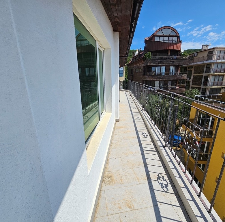 Трехкомнатная квартира в к-с Residential Building