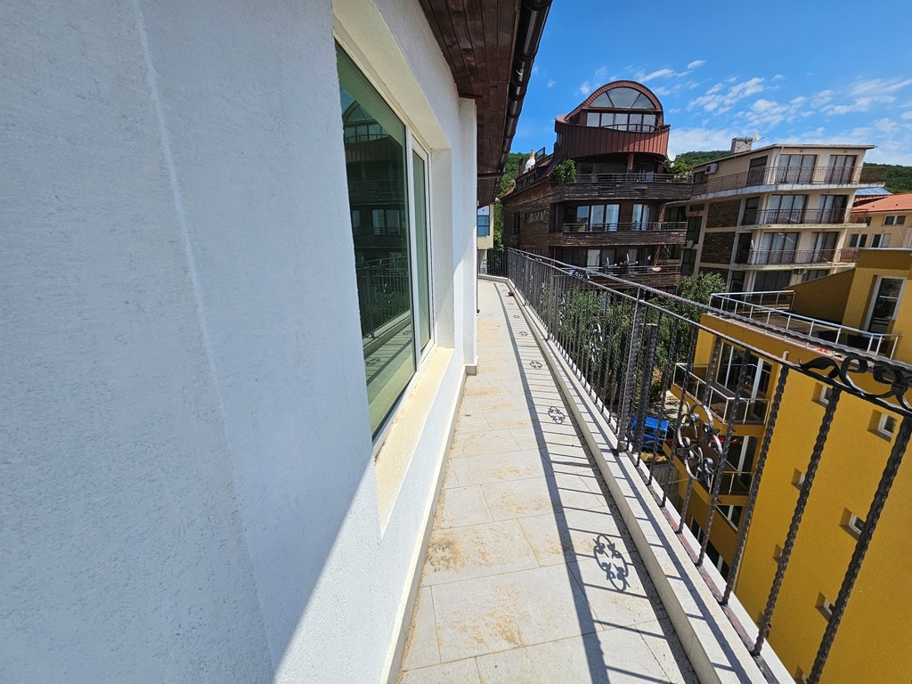 Трехкомнатная квартира в к-с Residential Building