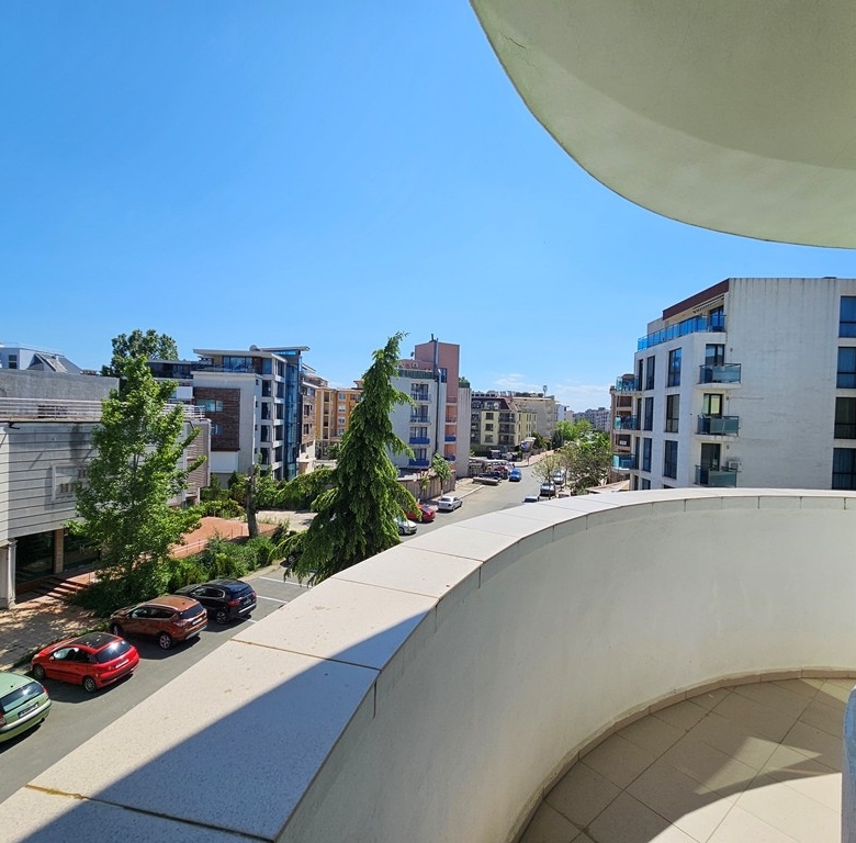 Трехкомнатная квартира в к-с Pirop City