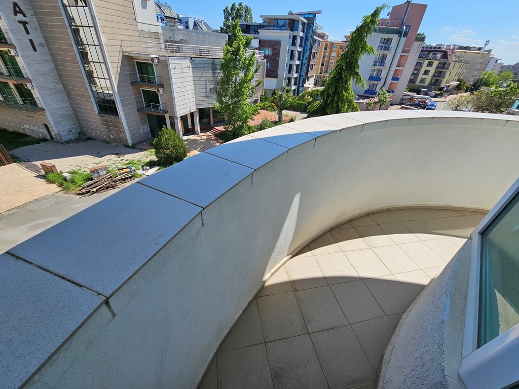 Трехкомнатная квартира в к-с Pirop City