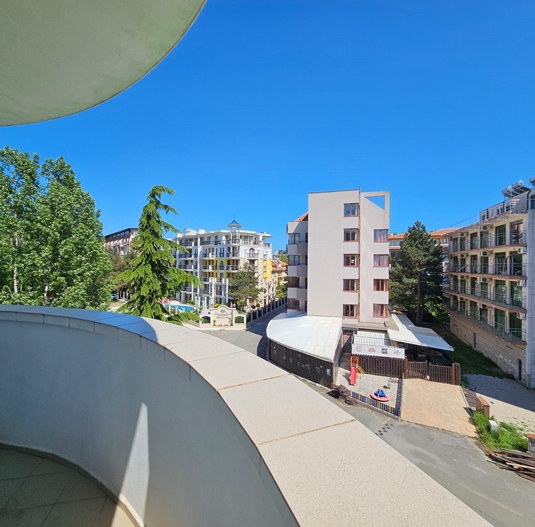 Трехкомнатная квартира в к-с Pirop City
