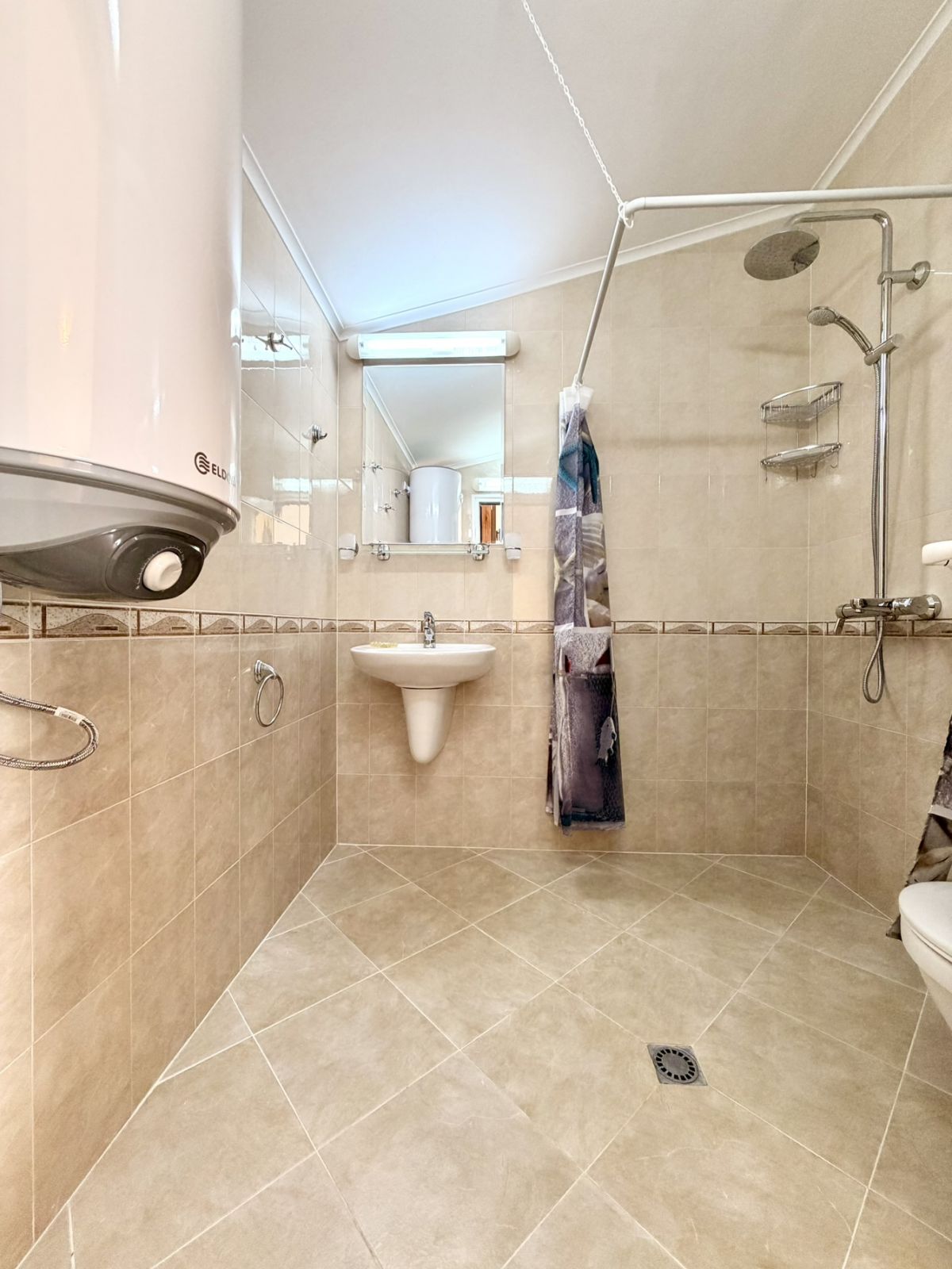 Трехкомнатная квартира в комплексе Aqua Dreams