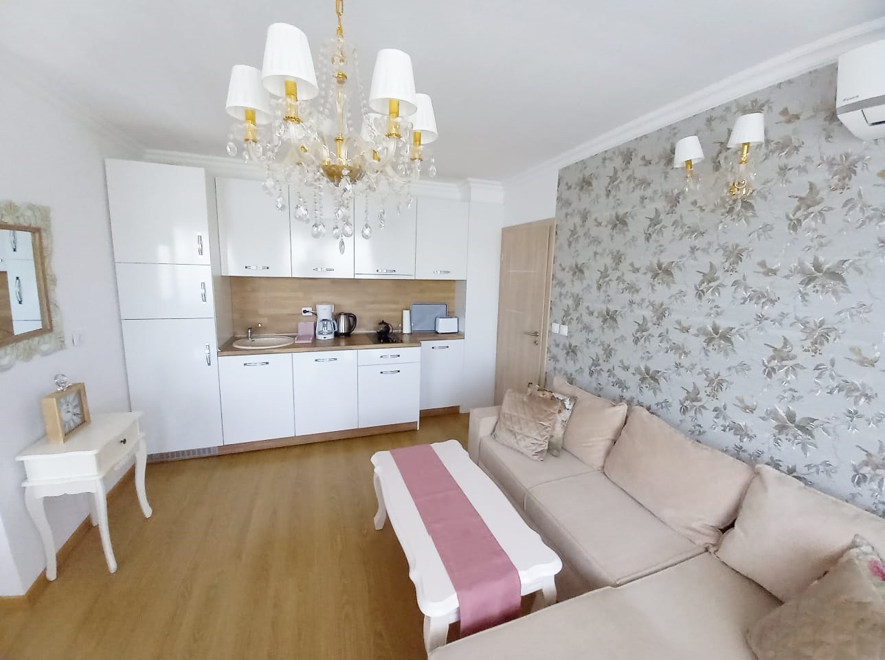 Трехкомнатная квартира в комплексе Sweet Home 6