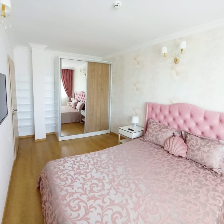 Трехкомнатная квартира в комплексе Sweet Home 6