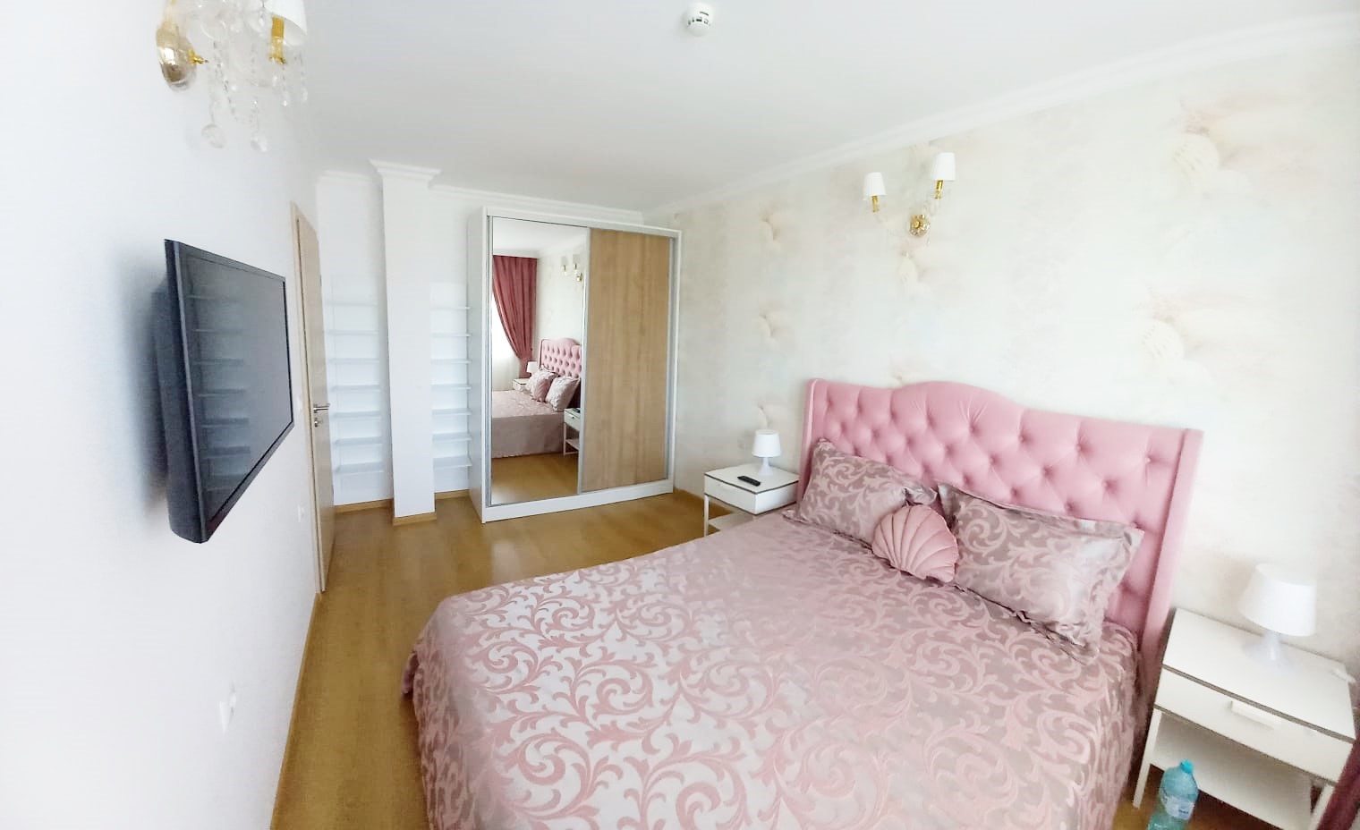 Трехкомнатная квартира в комплексе Sweet Home 6