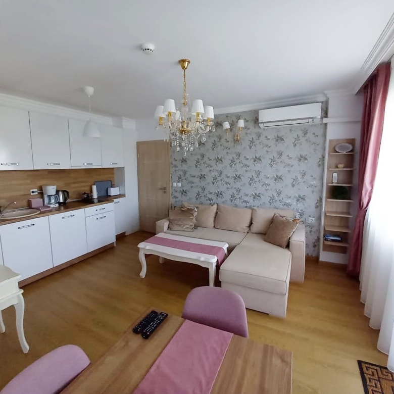 Трехкомнатная квартира в комплексе Sweet Home 6