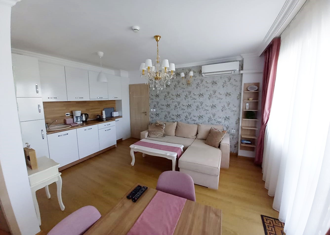 Трехкомнатная квартира в комплексе Sweet Home 6