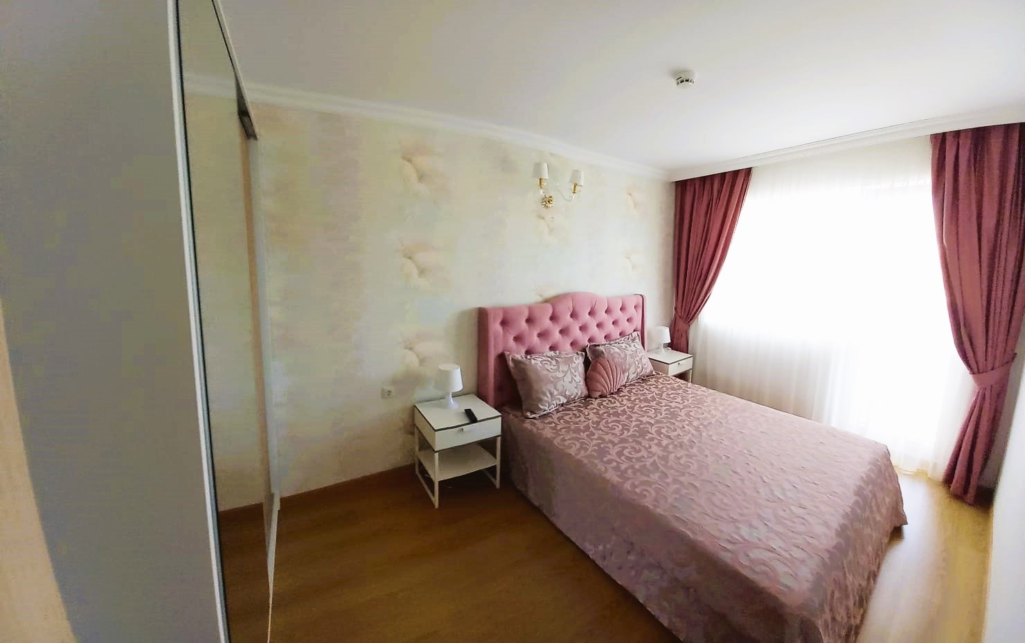Трехкомнатная квартира в комплексе Sweet Home 6