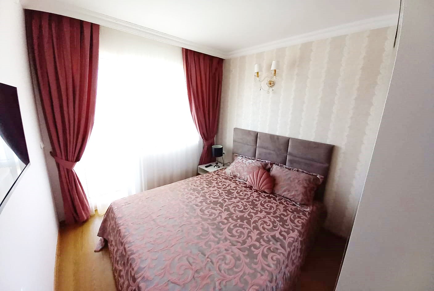 Трехкомнатная квартира в комплексе Sweet Home 6