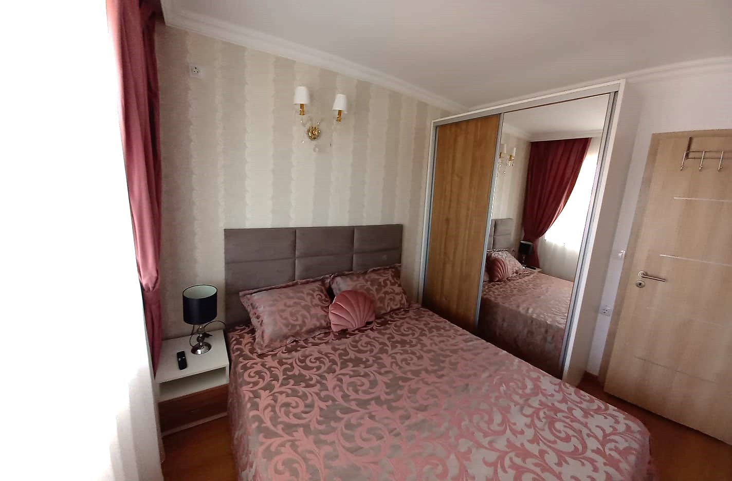 Трехкомнатная квартира в комплексе Sweet Home 6
