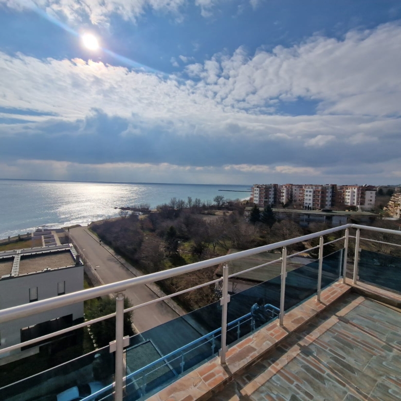 Трехкомнатная квартира в к-с Oasis PentHouse