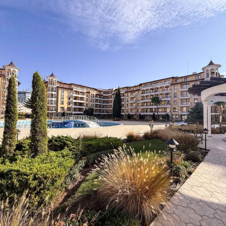 Двухкомнатная квартира в комплексе Royal Sun